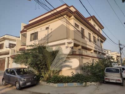 گلشنِ اقبال ٹاؤن کراچی میں 8 کمروں کا 12 مرلہ مکان 8.5 کروڑ میں برائے فروخت۔