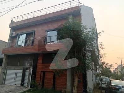 پنجاب یونیورسٹی فیز 2 - بلاک سی پنجاب یونیورسٹی سوسائٹی فیز 2,پنجاب یونیورسٹی ایمپلائیز سوسائٹی,لاہور میں 7 کمروں کا 9 مرلہ مکان 3.35 کروڑ میں برائے فروخت۔