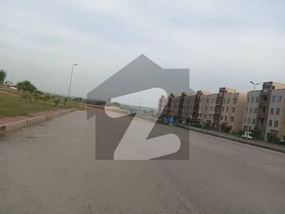 F4 Kanal Plot Available For Sale