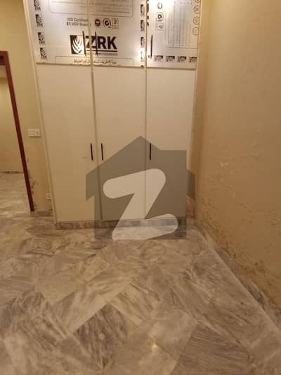 داؤد ریذیڈنسی ہاؤسنگ سکیم ڈیفینس روڈ,لاہور میں 3 کمروں کا 5 مرلہ بالائی پورشن 55.0 ہزار میں کرایہ پر دستیاب ہے۔