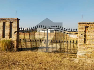 فتح جنگ روڈ اسلام آباد میں 4 کنال رہائشی پلاٹ 1.4 کروڑ میں برائے فروخت۔