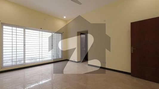 FOR RENT 500 Sqyrd Few Years Old 6 Beds Double Storey House Bani Gala