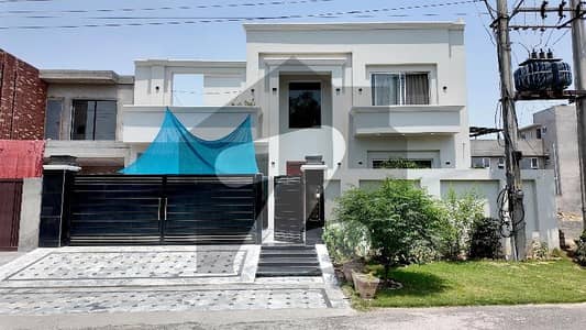 Prime Location In Beacon House Society - Block A Of Lahore, A 1 Kanal House Is Available