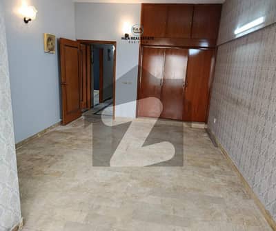 3 Bed DD 250 Square Yards Flat for Rent