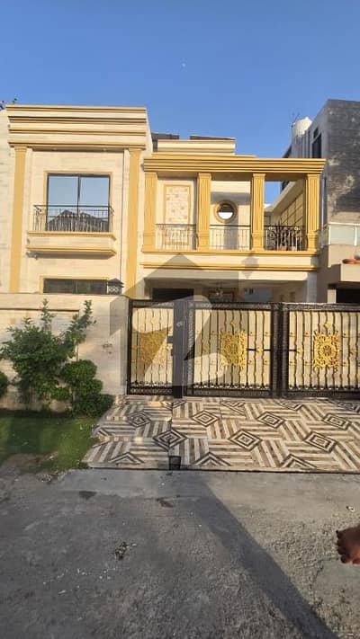 Park Facing 10 Marla Slihtly Used House For Sale In Lake City - Sector M-2A Lake City Lahore