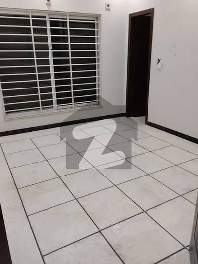 BEAUTIFULL UPPER PORTION FOR RENT