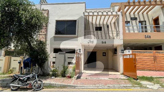 بحریہ ٹاؤن فیز 8 ۔ ابو بکر بلاک بحریہ ٹاؤن فیز 8 ۔ سفاری ویلی,بحریہ ٹاؤن فیز 8,بحریہ ٹاؤن راولپنڈی,راولپنڈی میں 4 کمروں کا 7 مرلہ مکان 2.4 کروڑ میں برائے فروخت۔