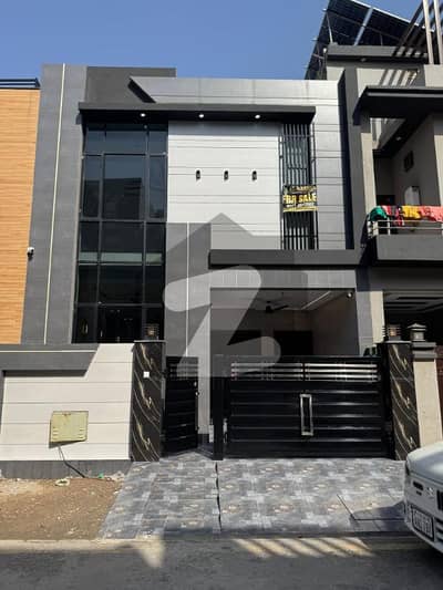 5 Marla Ultra Modern House Avaliable For Sale In Lake City