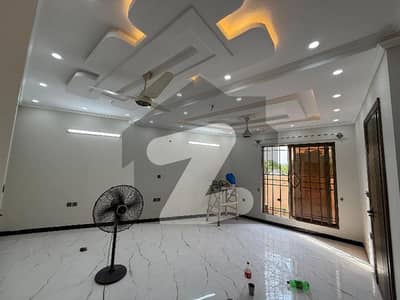 Corner Spacious 6 Marla House For Rent Ideal Location & Comfort Real Pictures