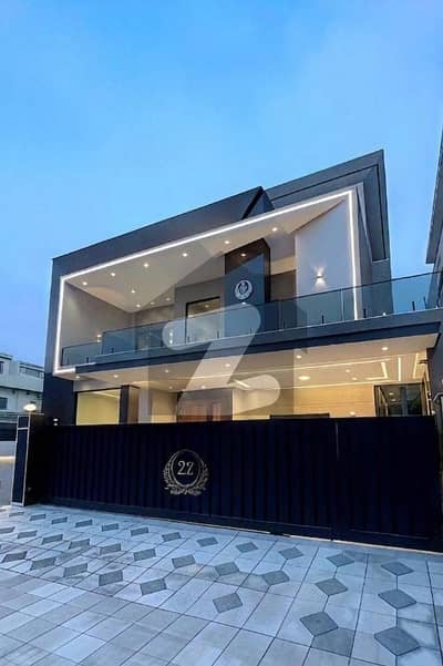 1Kanal Ideal Family Home: Next to Football Ground & Central Park on 70ft Road