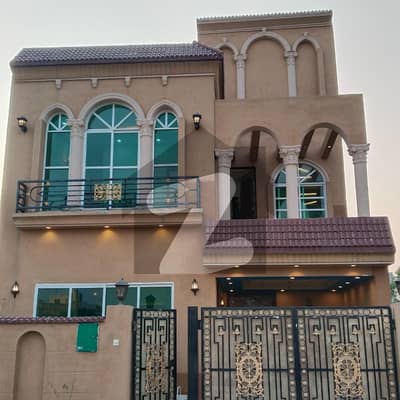 I SELL 5 MARLA BRAND NEW HOUSE IN BAHRIA ORCHARD LAHORE. PHASE 2 G-BLOCK Facing Park. PRICE 165 ALMOST FINAL
