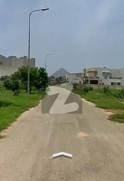 10 MARLA POSSESSION PLOT PRIME LOCATION IN PHASE 5 M EXTENSION