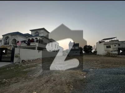 1 KANAL PLOT FOR SALE IN Q-BLOCK.
