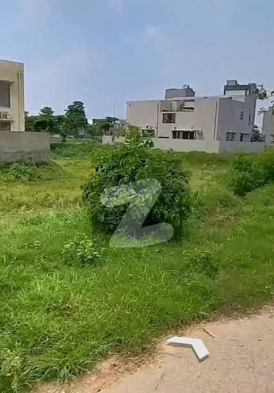 ONE KANAL 70FT RD PRIME LOCATION PLOT BEST DEAL FOR BUILDERS AND FAMILIES