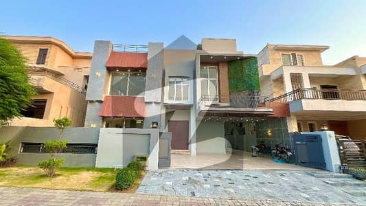 1 Kanal Brand New Ultra-Modern Designer House For Sale Prime Location