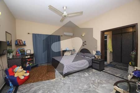 One Kanal Beautiful Upper portion with Drawing Dining for Rent DHA phase 1