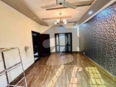 10 MARLA FIRST FLOOR LIKE NEW FOR RENT