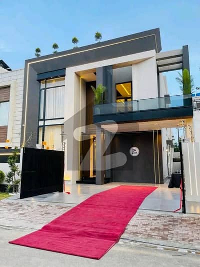 10 Marla Luxury House is Available For Rent in Bahria Town Lahore