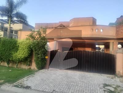 1 Kanal Brig House On main Boulevard Available