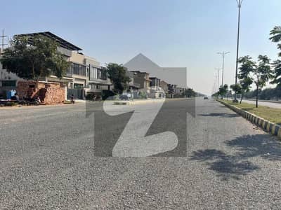 ڈی ایچ اے فیز 7 - بلاک کیو فیز 7,ڈیفنس (ڈی ایچ اے),لاہور میں 1 کنال رہائشی پلاٹ 2.8 کروڑ میں برائے فروخت۔