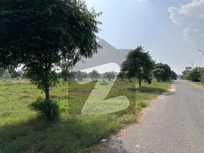 8-MARLA COMMERCIAL PLOT AVAILABLE FOR SALE