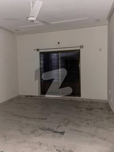 ASKARI 6 PHRASE 3  3Bed Room Flat Available Investor Price
