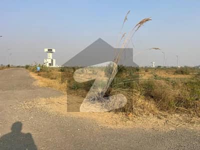 N Block 1 kanal Corner Plot Ideal Locaiton Available for Sale