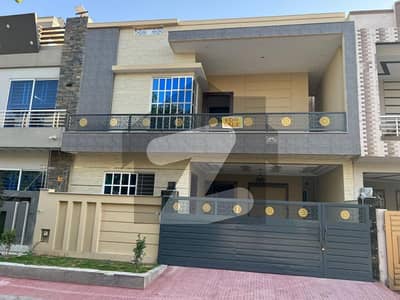 جناح گارڈنز فیز 1 جناح گارڈنز,ایف ای سی ایچ ایس,اسلام آباد میں 4 کمروں کا 8 مرلہ مکان 3.8 کروڑ میں برائے فروخت۔