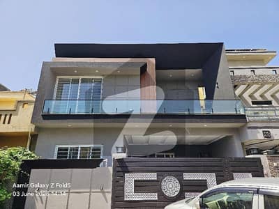 جناح گارڈنز فیز 1 جناح گارڈنز,ایف ای سی ایچ ایس,اسلام آباد میں 5 کمروں کا 8 مرلہ مکان 3.9 کروڑ میں برائے فروخت۔