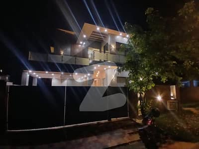 ڈی ایچ اے 11 رہبر سیکٹر 1 ڈی ایچ اے 11 رہبر,لاہور میں 4 کمروں کا 10 مرلہ مکان 4.65 کروڑ میں برائے فروخت۔