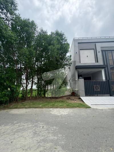 5 MARLA DB,POLE CLEAR PLOT ON 45 FEET WIDE ROAD POSSESSION, MOST REASONABLE DEAL