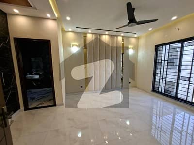 1 KANAL BRAND NEW DOUBLE STORY HOUSE AVAILABLE FOR RENT
