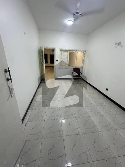 In Gulshan-e-Iqbal - Block 5 Office For rent Sized 1000 Square Feet