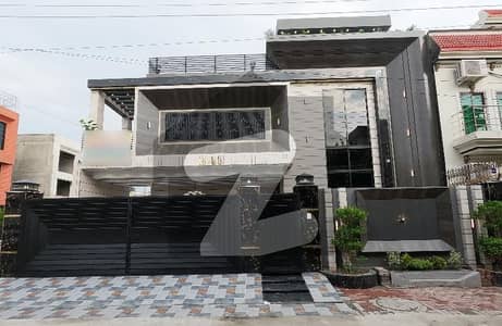 الرحمان فیز 2 - بلاک ایل الرحمان گارڈن فیز 2,الرحمان گارڈن,لاہور میں 4 کمروں کا 10 مرلہ مکان 4.75 کروڑ میں برائے فروخت۔