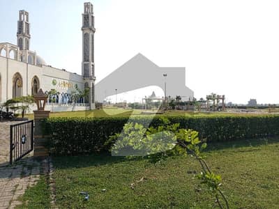 سفاری گارڈن ہاؤسنگ سکیم لاہور میں 8 مرلہ رہائشی پلاٹ 56.0 لاکھ میں برائے فروخت۔