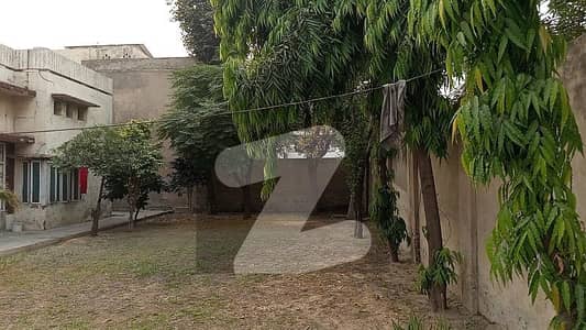 خواجہ اسلام روڈ فیصل آباد میں 2 کنال مکان 15.0 کروڑ میں برائے فروخت۔