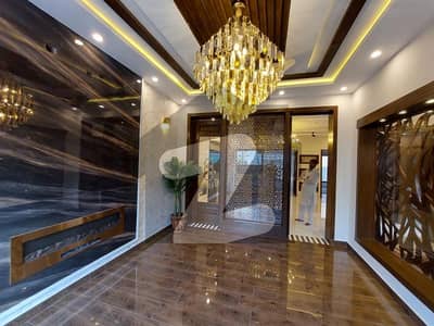 10 MARLA LUXURY BEAUTIFUL FULL HOUSE FOR RENT BAHRIA TOWN LAHORE