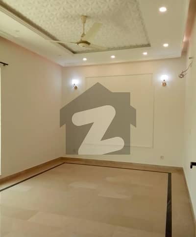 Seperate Enterance 3 Beds 1 Kanal Good Location Upper Portion For Rent In Ex Air Avenue DHA Phase 8 Lahore