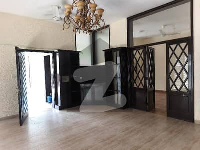 10 MARLA HOUSE FOR RENT IN DHA PHASE 4