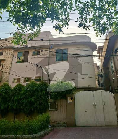 سمن آباد لاہور میں 6 کمروں کا 12 مرلہ مکان 5.0 کروڑ میں برائے فروخت۔