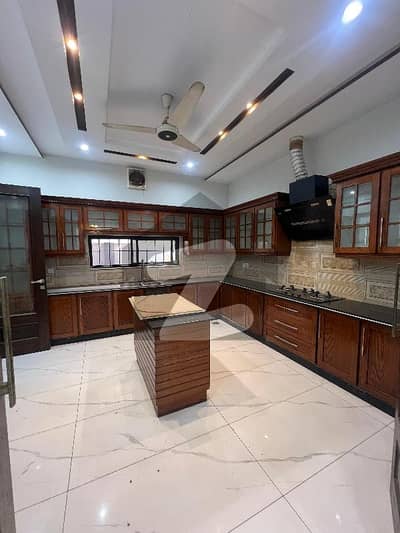 1 Kanal Owner Made Solid construction House For Sale in Nespak Housing Society phase 3 Lahore