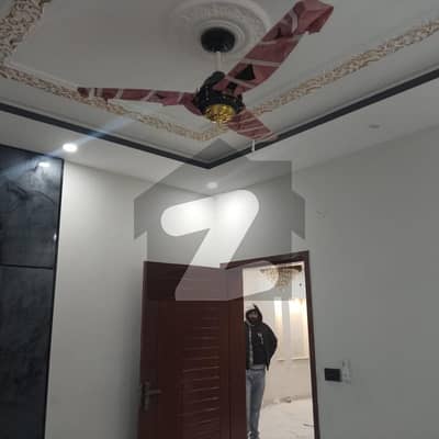4 MARLA 3RD FLOOR FLAT FOR RENT