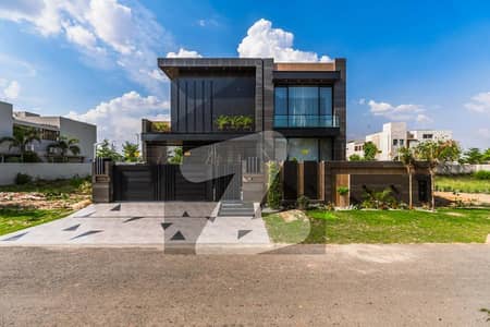 20 MARLA ELEGANT AND FULLY MAINTAINED SUPER HOT LOCATED FULL FURNISHED BUNGALOW IS AVAILABLE IN THE BEST BLOCK OF DHA LAHORE.