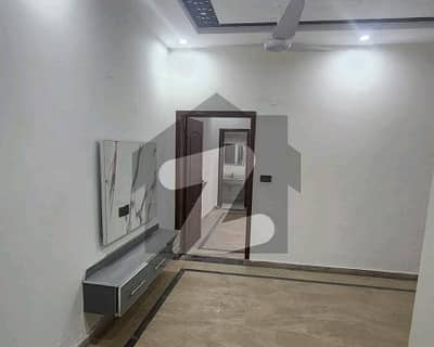 حمزہ ٹاؤن لاہور میں 3 کمروں کا 3 مرلہ مکان 90.0 لاکھ میں برائے فروخت۔
