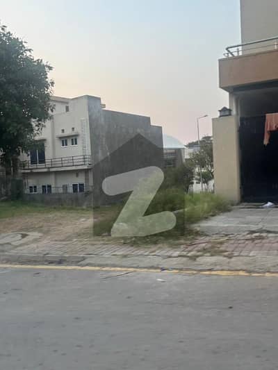 بحریہ ٹاؤن فیز 8 ۔ رفیع بلاک بحریہ ٹاؤن فیز 8,بحریہ ٹاؤن راولپنڈی,راولپنڈی میں 5 مرلہ رہائشی پلاٹ 70.0 لاکھ میں برائے فروخت۔