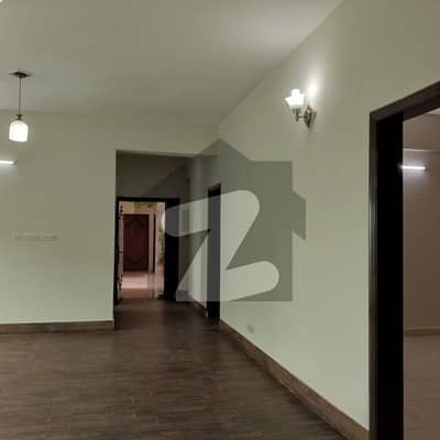 10 MARLA 3 BEDROOM APARTMENT AVAILABLE FOR RENT