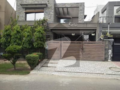 Well-constructed House Available For sale In Divine Gardens