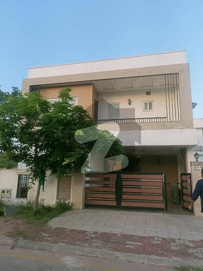 بحریہ انکلیو - سیکٹر جے بحریہ انکلیو,بحریہ ٹاؤن,اسلام آباد میں 5 کمروں کا 8 مرلہ مکان 3.5 کروڑ میں برائے فروخت۔