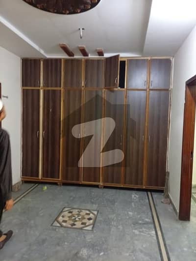 3.5 Upper Portion For Rent 2bad Attached Bathroom TV Launch Kitchen Marble Flooring Woodwork Good Location Man Approach