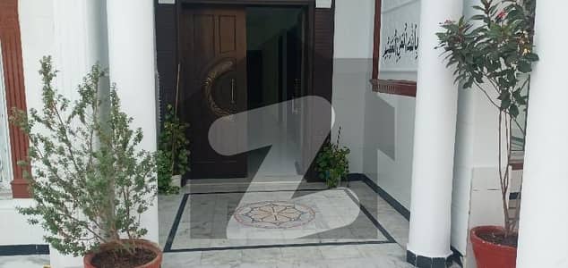 بحریہ ٹاؤن فیز 7 بحریہ ٹاؤن راولپنڈی,راولپنڈی میں 4 کمروں کا 1 کنال بالائی پورشن 85.0 ہزار میں کرایہ پر دستیاب ہے۔